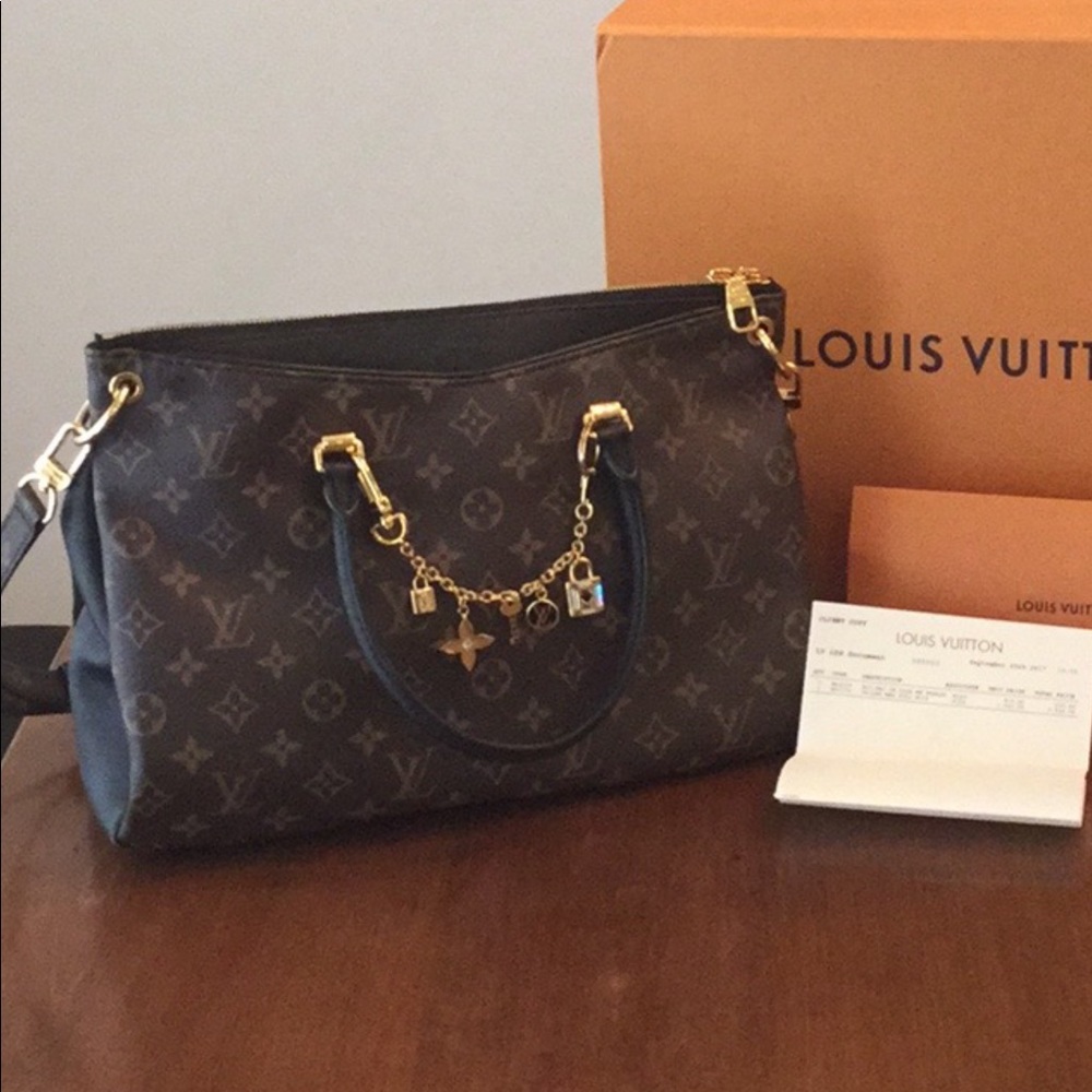 Louis Vuitton Pallas w/lock chain